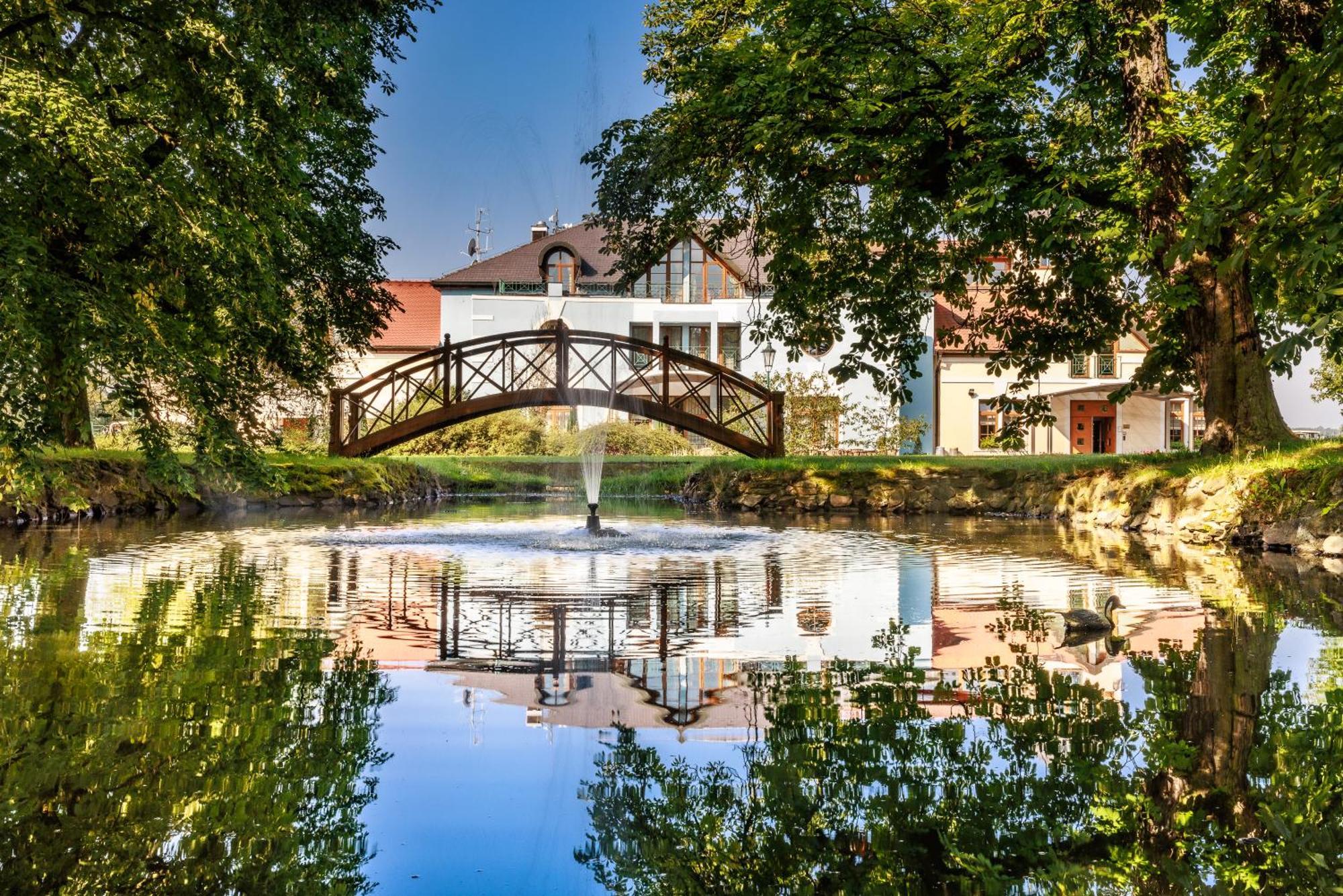 Darovansky Dvur - Wellness & Golf Hotel Brasy Bagian luar foto
