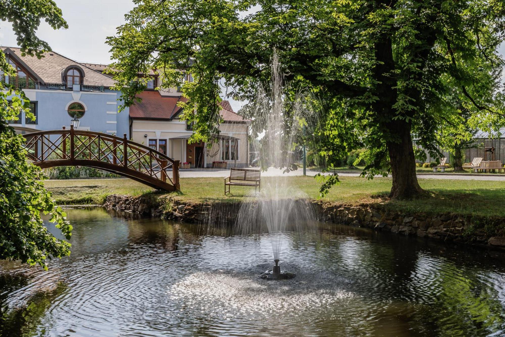 Darovansky Dvur - Wellness & Golf Hotel Brasy Bagian luar foto