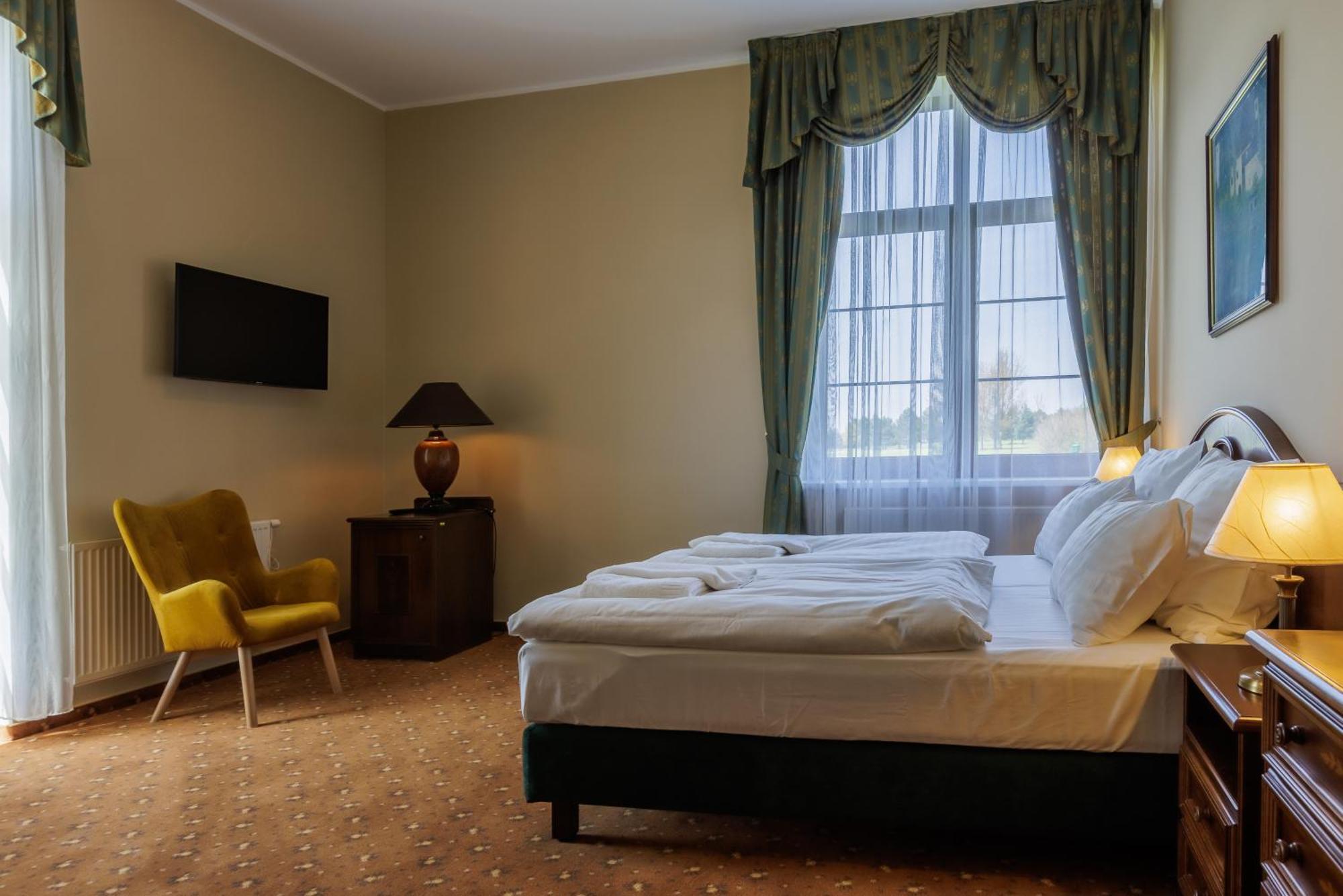 Darovansky Dvur - Wellness & Golf Hotel Brasy Bagian luar foto